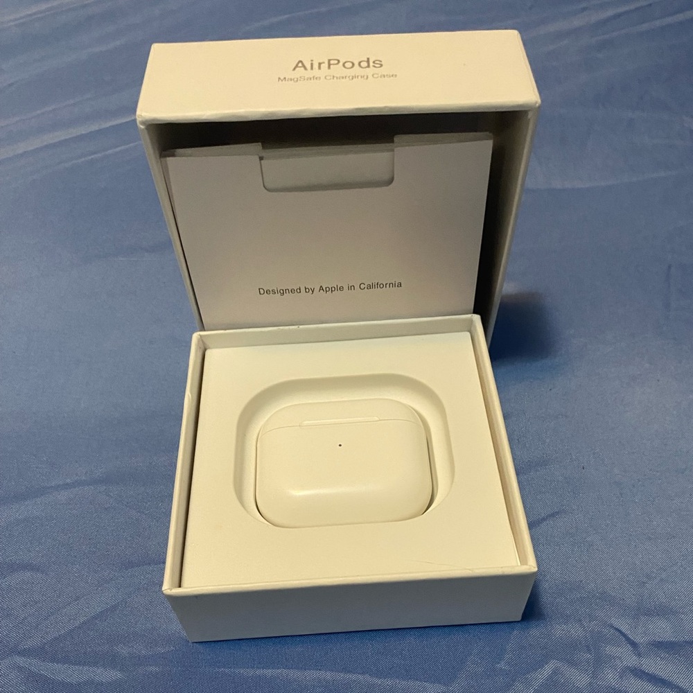 apple airpods !
